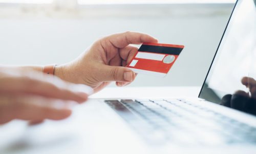 negocios-concepto-compras-linea-gente-compra-paga-tarjeta-credeit_1421-100